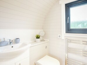 Towels - 1 bedroom accommodation in Llanboidy, near Laugharne (Llanboidy, near Laugharne)