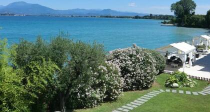 Doctor House - Chic apartment a stone's throw from the lake in beautiful Desenzano