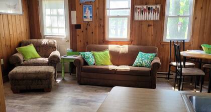2 bedroom 1bath cabin on Little Floyd Lake,