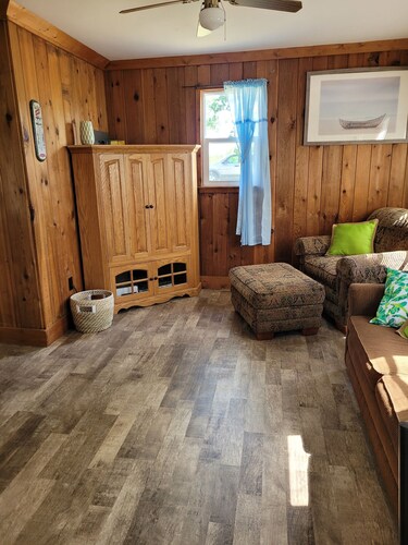 2 bedroom 1bath cabin on Little Floyd Lake,