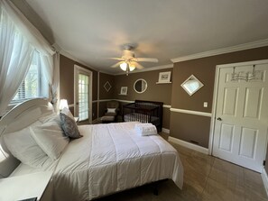 5 bedrooms, iron/ironing board, WiFi, bed sheets