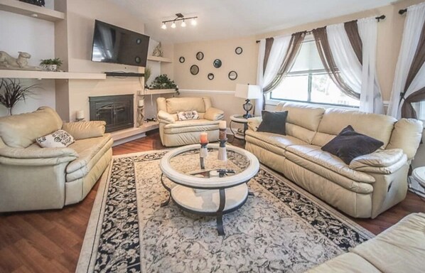 Smart TV, fireplace