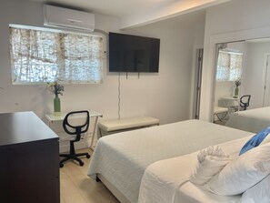 5 bedrooms, iron/ironing board, free WiFi, bed sheets