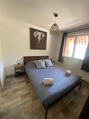2 bedrooms, iron/ironing board, free WiFi, bed sheets - Sea view apartment (Sainte-Maxime)