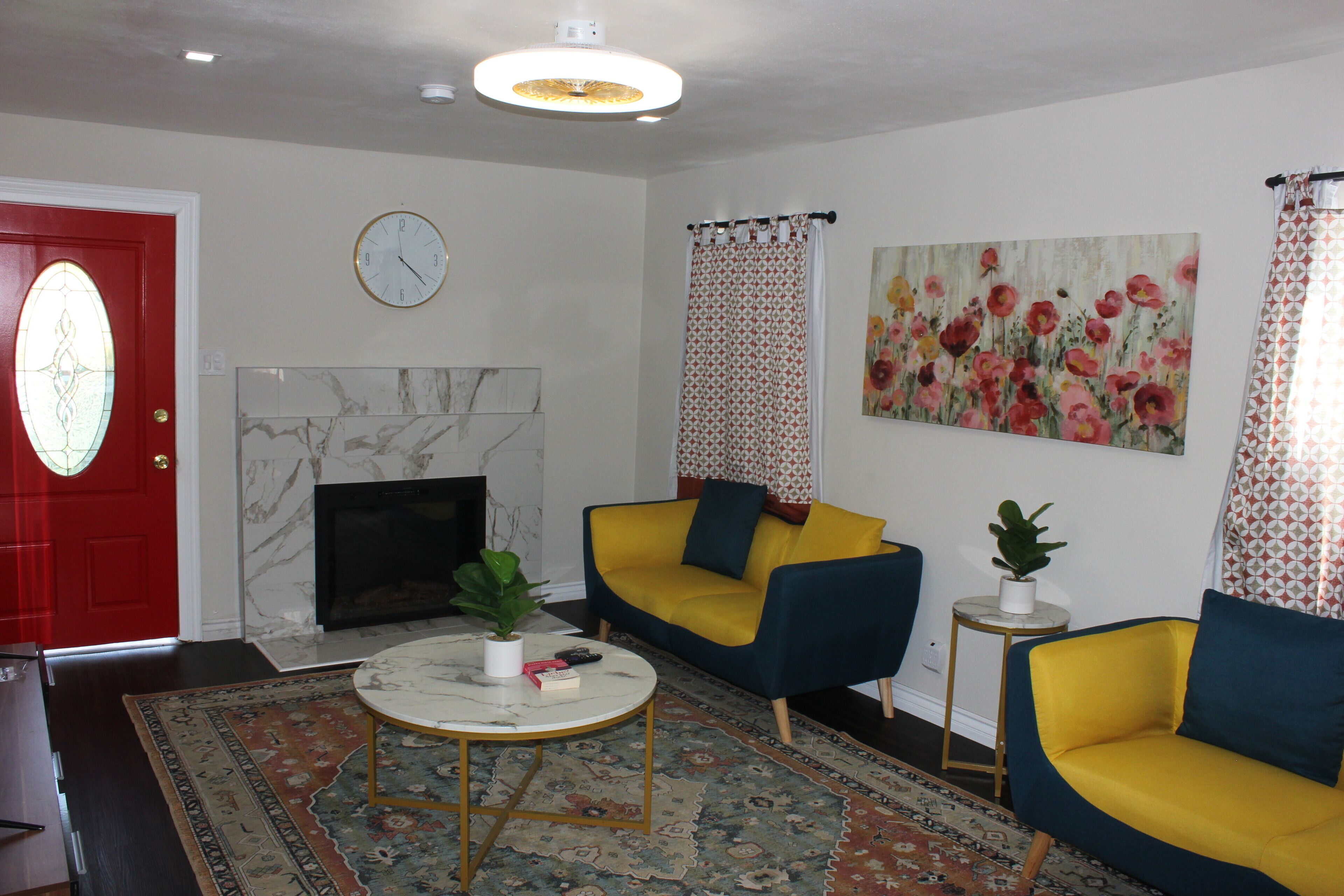 Smart TV, fireplace, Netflix, streaming services