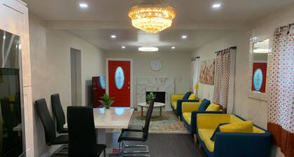 Entire 3 Bedroom Home with Golf Putting & hot spa