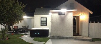 Entire 3 Bedroom Home with Golf Putting & hot spa