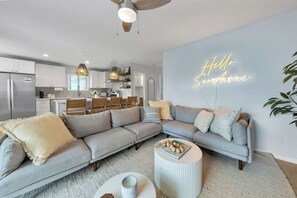 Televisor intel·ligent, llibres i estèreo 