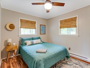 3 soverom, skrivebord, wi-fi (inkludert) og sengetøy