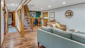 Smart TV, fireplace, Netflix, streaming services