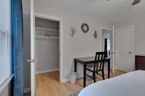1 bedroom, desk, iron/ironing board, free WiFi