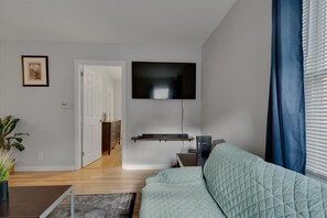 Smart TV, computer monitors