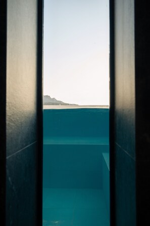 Premium bedding, down comforters, pillowtop beds, in-room safe - CUBIC Mykonos Seafront Design Suites (Mykonos)