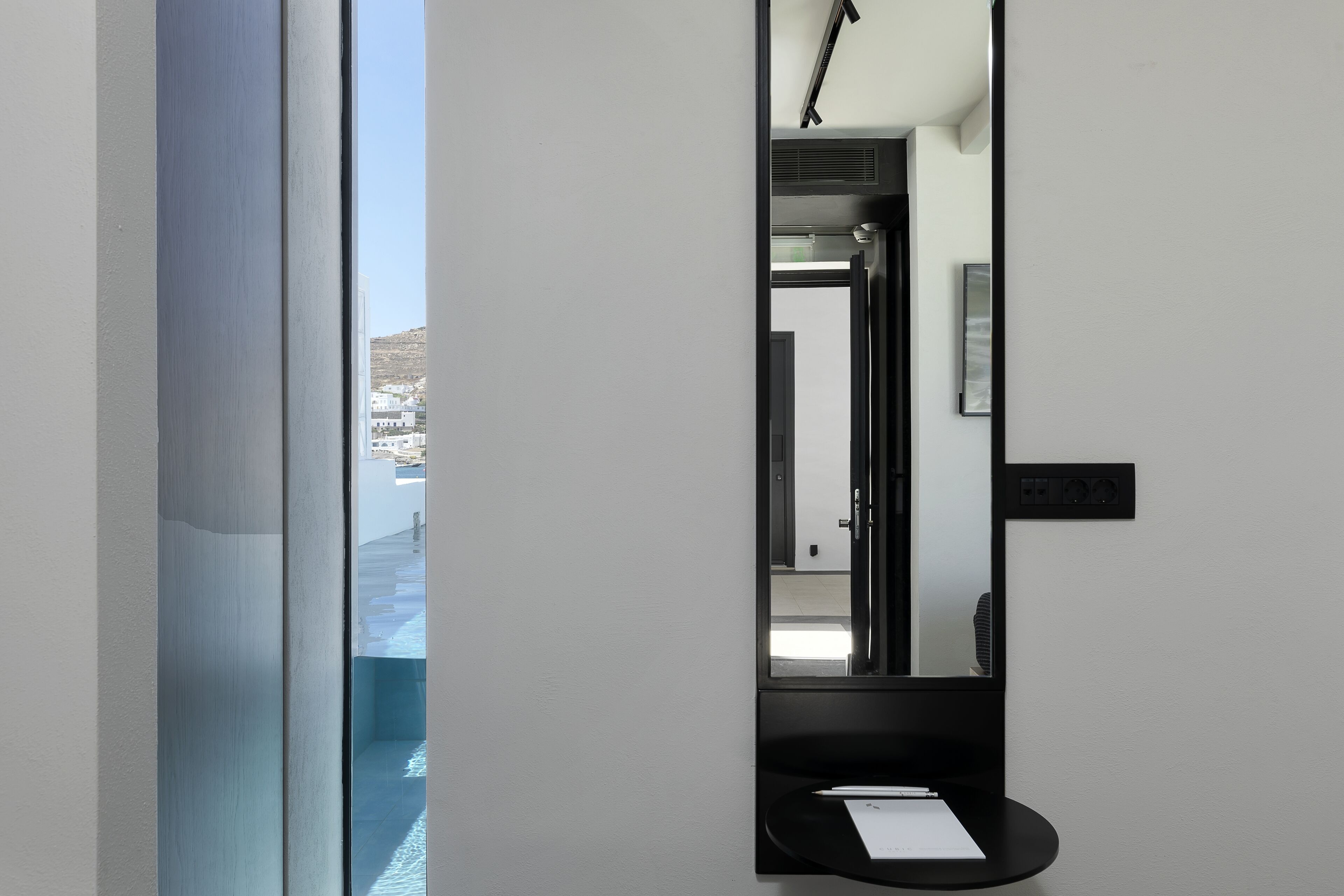 Photo - CUBIC Mykonos Seafront Design Suites