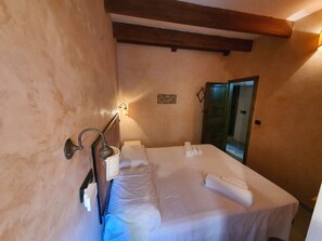 1 chambre, fer et planche à repasser, Wi-Fi gratuit, draps fournis