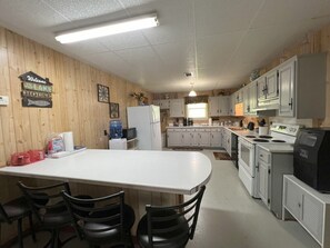 雪櫃、微波爐、焗爐、爐具