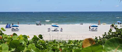 Beach nearby, sun-loungers, beach towels
