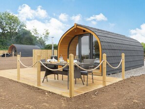 Outdoor dining - 1 bedroom accommodation in Llanboidy, near Laugharne (Llanboidy, near Laugharne)