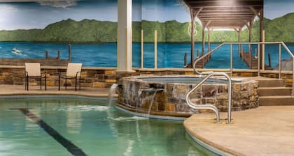 La Quinta Inn & Suites by Wyndham Lake George