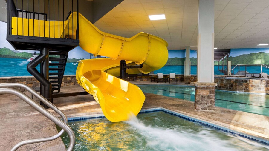 La Quinta Inn & Suites by Wyndham Lake George