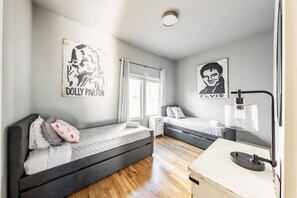 4 bedrooms, in-room safe, desk, iron/ironing board