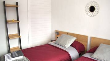 3 bedrooms, desk, iron/ironing board, free WiFi
