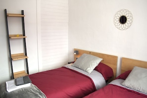 3 makuuhuonetta, työpöytä, silitysrauta/-lauta, ilmainen Wi-Fi