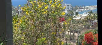 Captivating charm! Modern 3-bedroom Villa. BEACH, SEA & MARINA P.L.C., Views!!