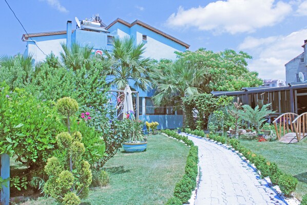 Garden - Geyikli Gelincik (Ezine)