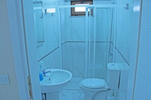 Bathroom - Geyikli Gelincik (Ezine)