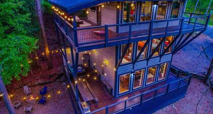 3 Story Treehouse with Views | Pool Table | A+ Lot