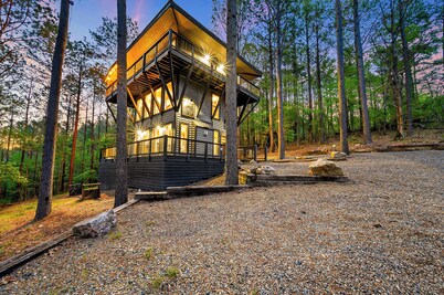3-Story Treehouse | Views, Pool Table, Hot Tub