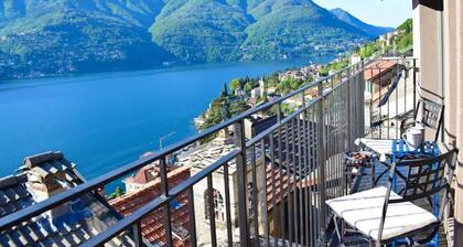 Romantic stone house with wide view of Lake Como and Villa Oleandra