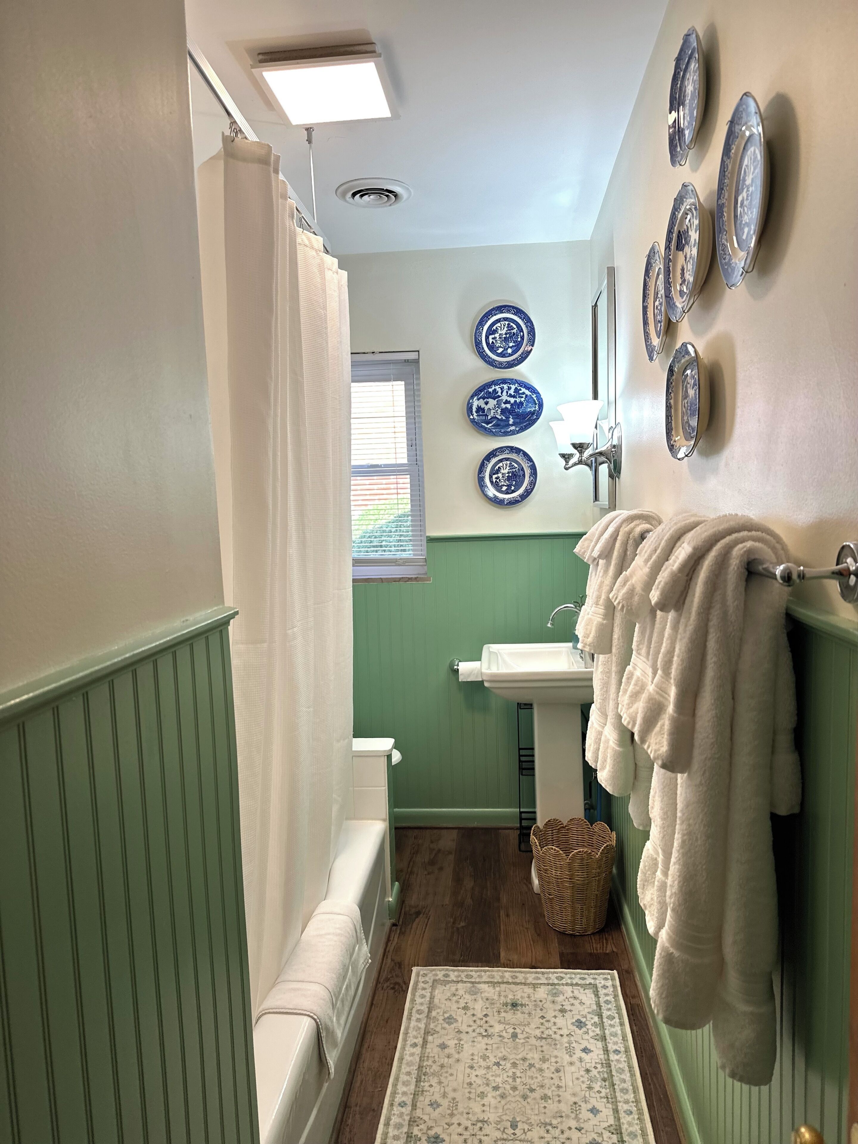 Combined shower/tub, hair dryer, towels, soap