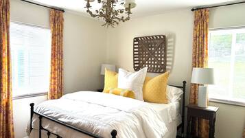 2 bedrooms, desk, iron/ironing board, free WiFi