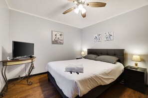 4 bedrooms, iron/ironing board, free WiFi, bed sheets