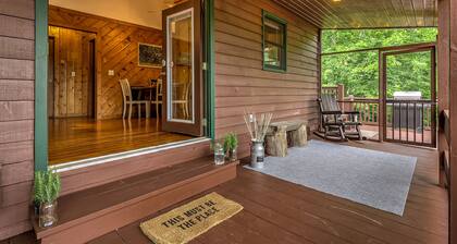 Peak-a-Blue: Hottub Movies/Mtn View/Bigfoot Bunker Game Rm/Big Deck/Fire Pit