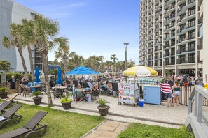 Outdoor dining - Ocean Reef Resort with POOLS, HOT TUBS, WATER PARK in Myrte Beach, SC 9th floor (Myrtle Beach)