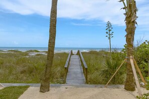 Am Strand, Liegestühle, Strandtücher