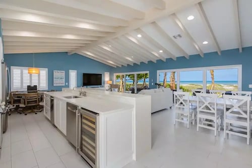 Private Resort! Beachfront home with pool & hot tub and five en suite rooms