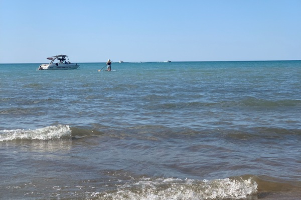 Aurinkotuoleja, rantapyyhkeitä