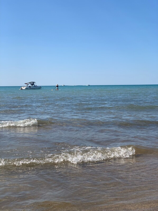 Aurinkotuoleja, rantapyyhkeitä