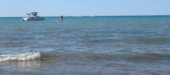 FREE NIGHT! Year Round Secluded Forest Retreat in Port Franks. Hot Tub!