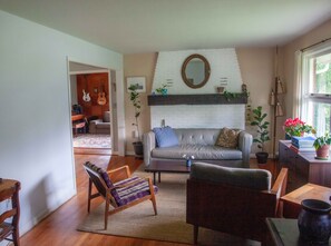 Fireplace - Rhinebeck Summer Get Away (Rhinebeck)