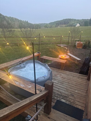 Magical Riverside Yurt, hot tub & the BRPW, pet friendly near Floyd, Va