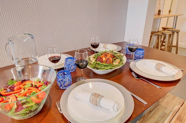 Dining - Serenity Sunset Apt 2BR/3BA - Wynwood near beach! (Miami)