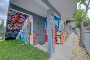 Property grounds - Serenity Sunset Apt 2BR/3BA - Wynwood near beach! (Miami)