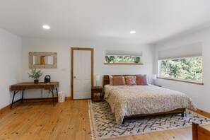 3 bedrooms, desk, iron/ironing board, free WiFi - Bright Mountain Stay (Sandpoint)