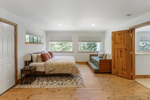 3 camere, una scrivania, ferro/asse da stiro, Wi-Fi gratuito