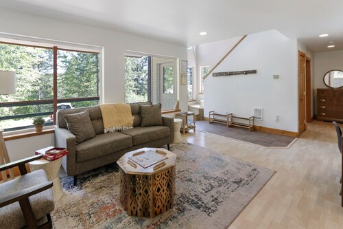 Bright Mountain Stay